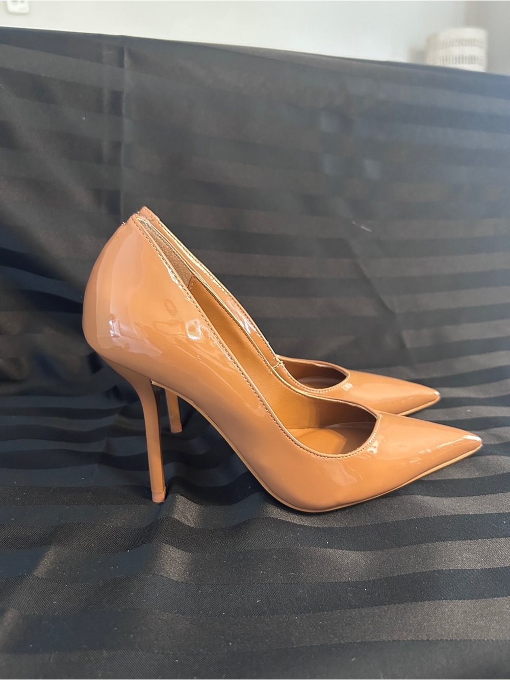 Aldo Camel Patent Leather Pillow Walk Pointed-Toe Stiletto Pumps size 6